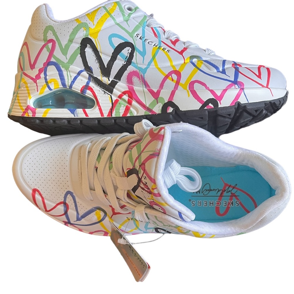 Sketchers sneakers